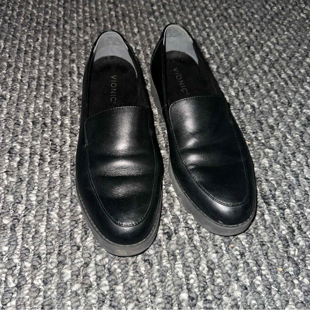 Vionic women’s  Classic Black Slip-On Loafers